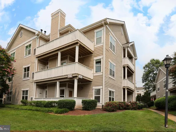 14302 Rosy Ln APT 24, Centreville, VA 20121