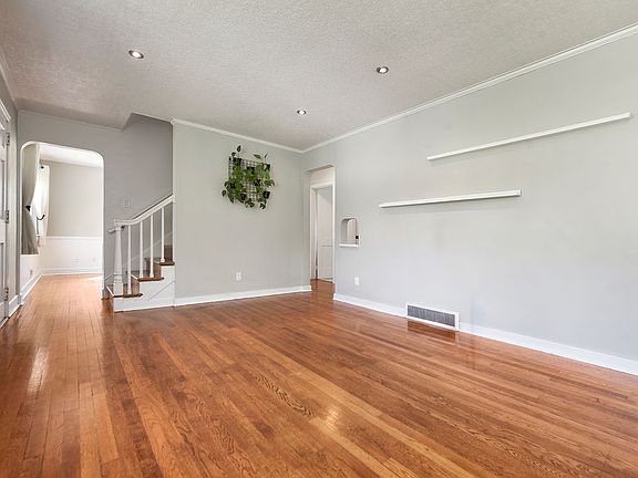 4th image of 3237 Apache Rd