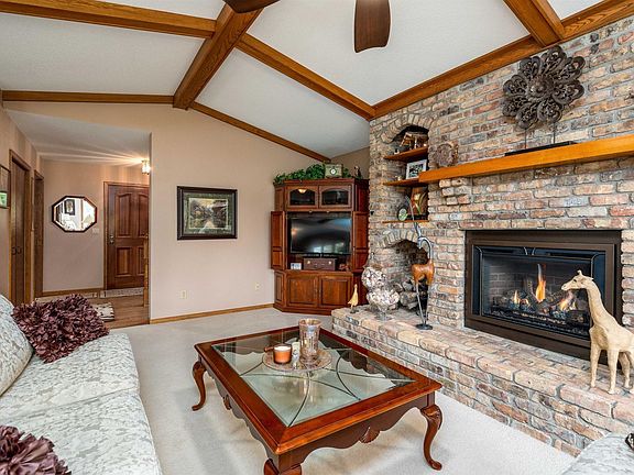 5th image of 980 Olympic Hills Pl NE