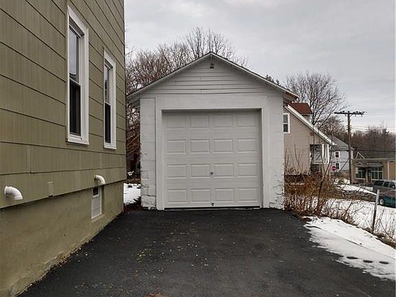 3rd image of 208 Glenwood Ave