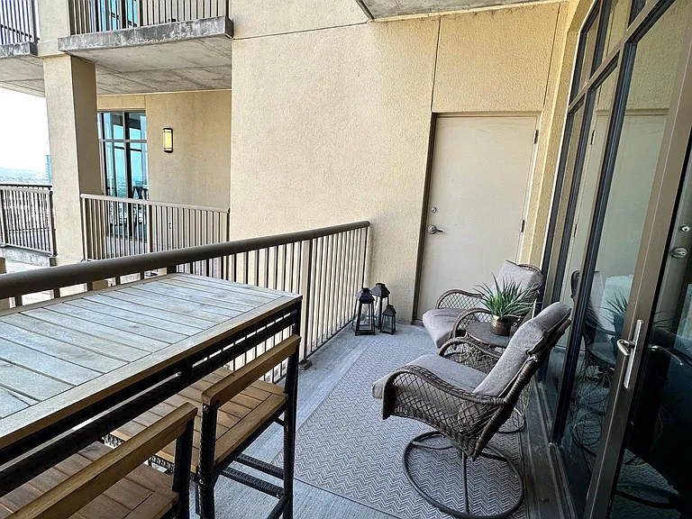 1510 Demonbreun St #1404 — Photo 8