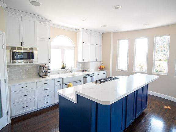 3rd image of 3412 Elm Ave