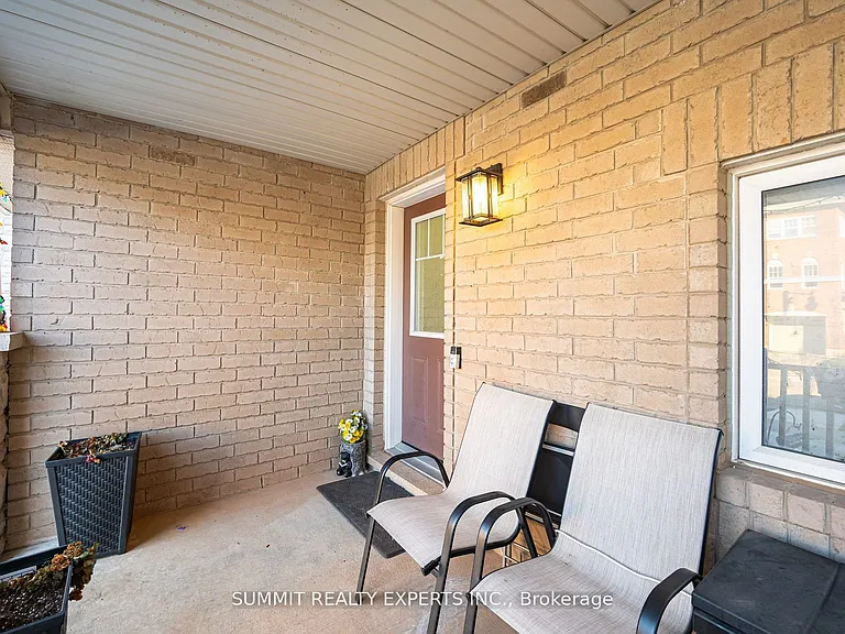 39 Donomore Dr #UPPER — Photo 5