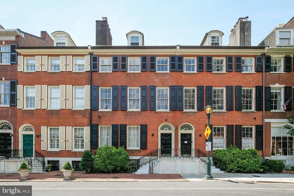 Building Photo - 704-06 S Washington Sq #4E