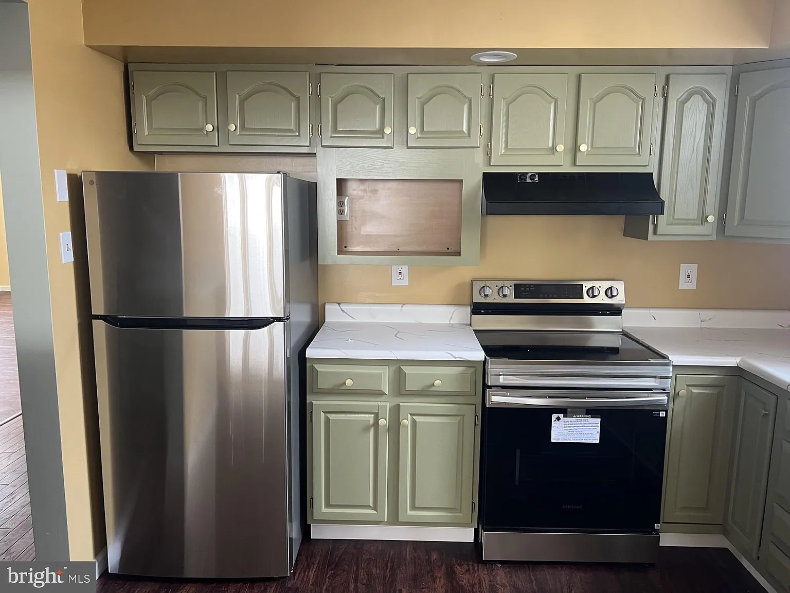 3 bed, 2100 sqft, $1,500 — Photo 2