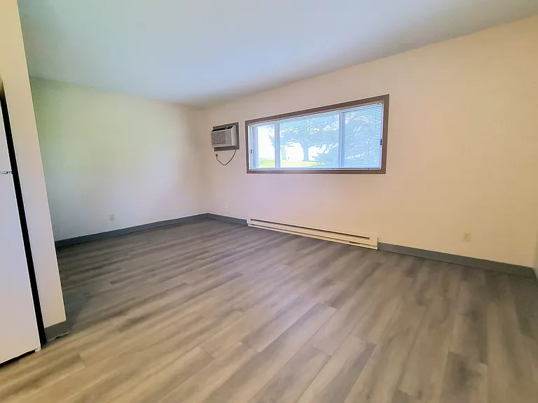 1302 Laurel Dr — Photo 5