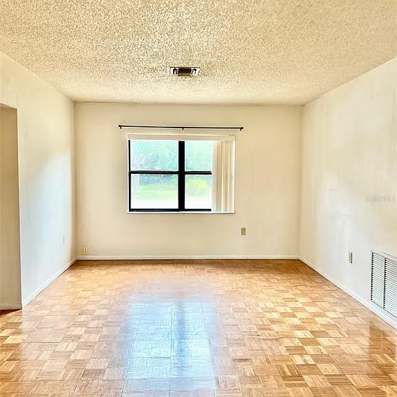 718 Buckminster Cir — Photo 3
