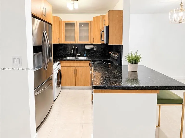 605 NW 72nd Ave #301 — Photo 2