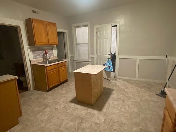 4th image of 12251 S Lowe Ave #1