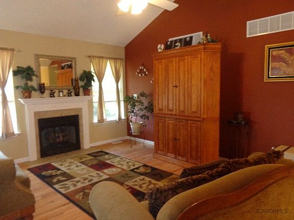 4th image of 215 Crest Ave