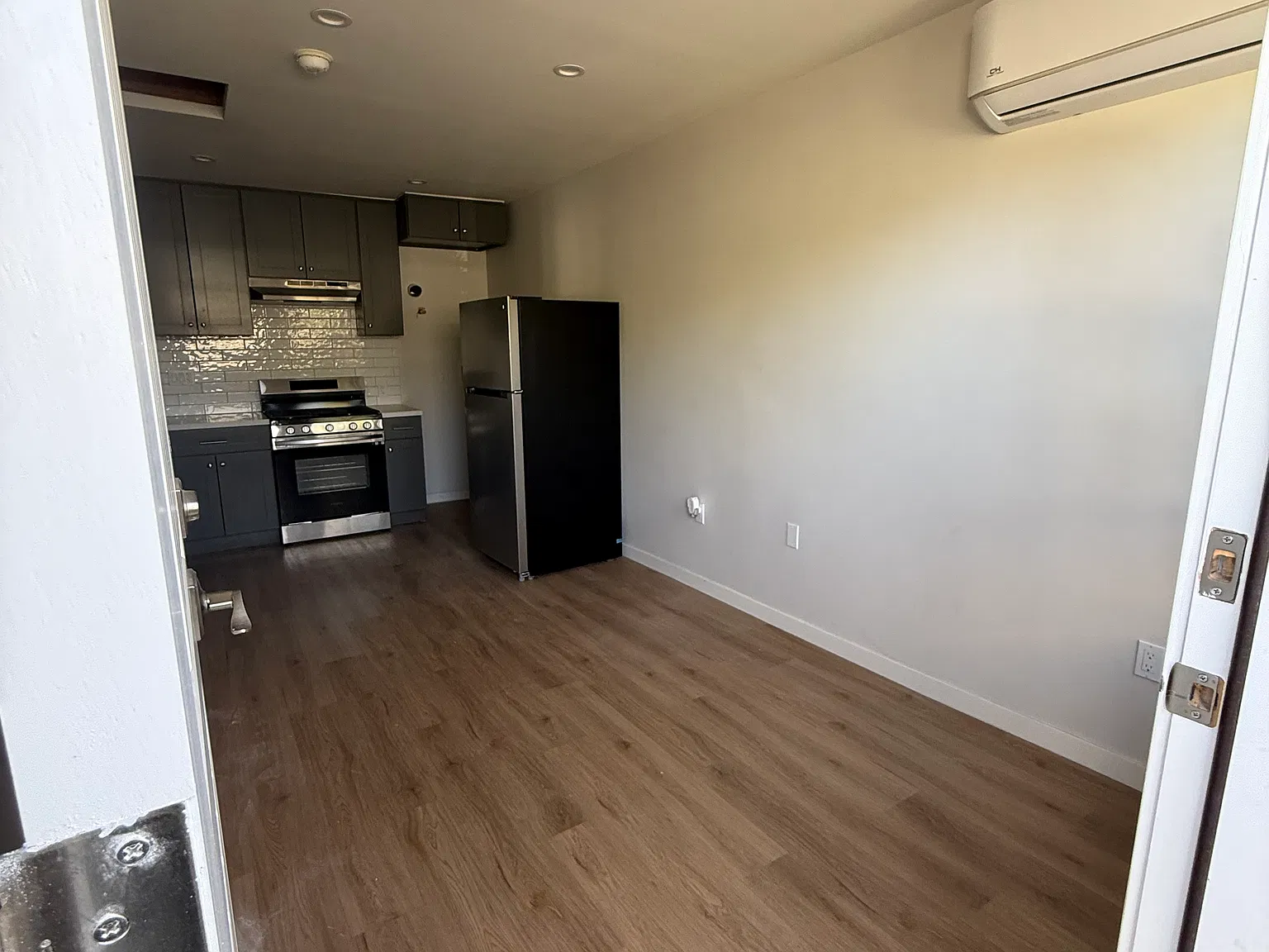 1 bed, 400 sqft, $2,200 — Photo 1