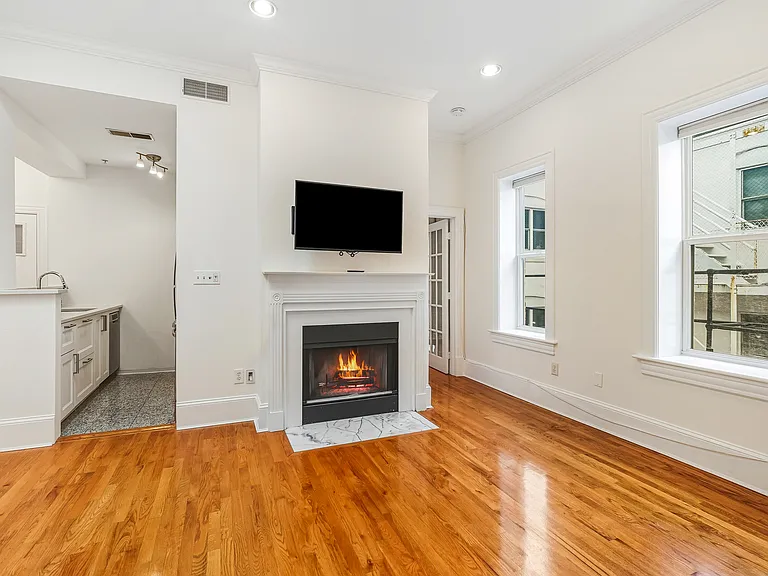 1807 California St NW #305 — Photo 6