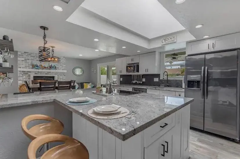 1209 E Campus Dr — Photo 2
