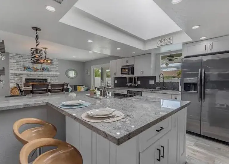 1209 E Campus Dr — Photo 2