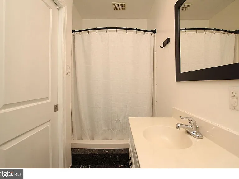 968 N Lawrence St #R — Photo 12