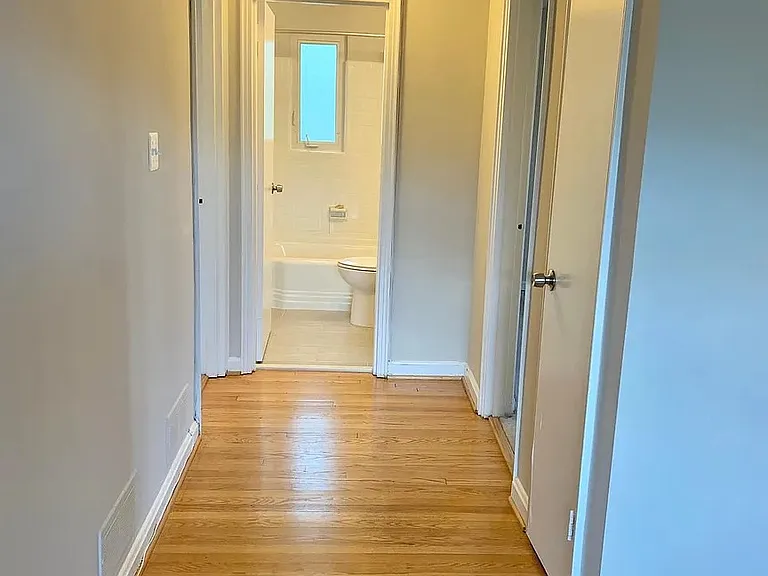 Hallway looking towards bedrooms/bathroom