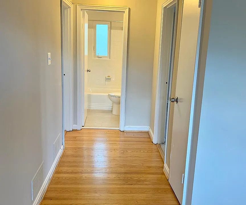 Hallway looking towards bedrooms/bathroom