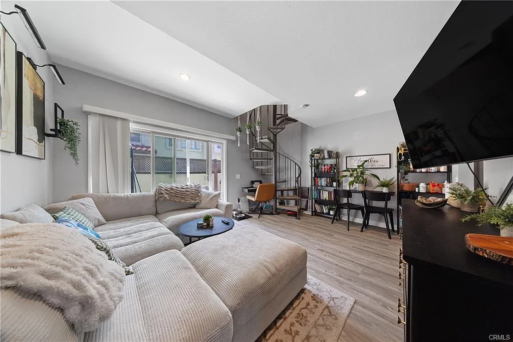 1 bed, 1.5 bath, 642 sqft, $2,500 — Photo 4