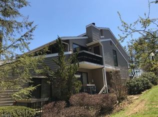 32 Hillside Ct #902, Clinton, NJ 08809