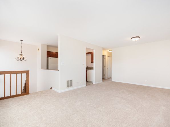 27W310 Melrose Ln, Winfield, IL 60190