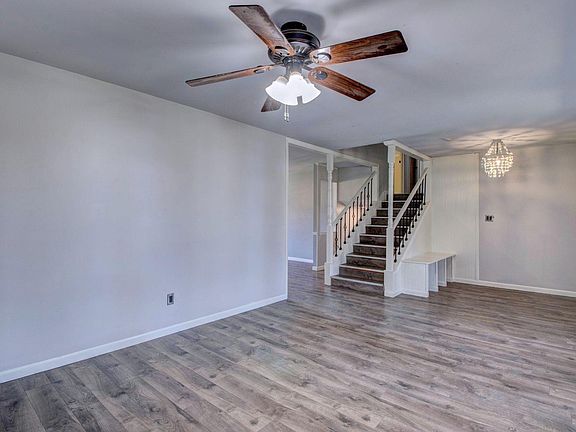 5th image of 61 Cardinal Valley Dr