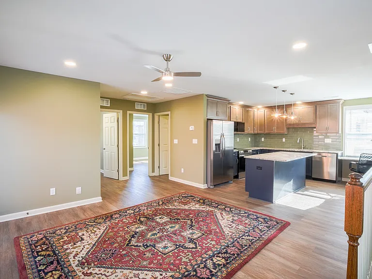 Living Rm 14' x 17'