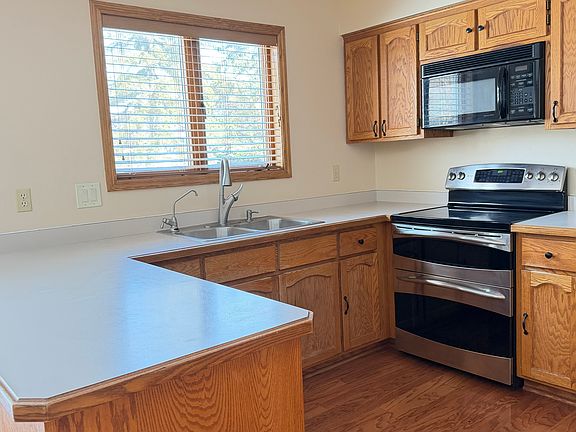 3rd image of 846 Winterberry Ct