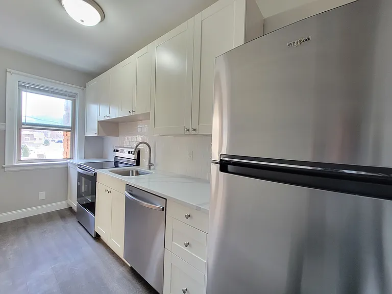Raymond Apartments — Photo 9