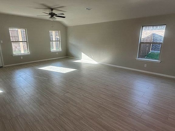 4th image of 410 Lubbock Dr
