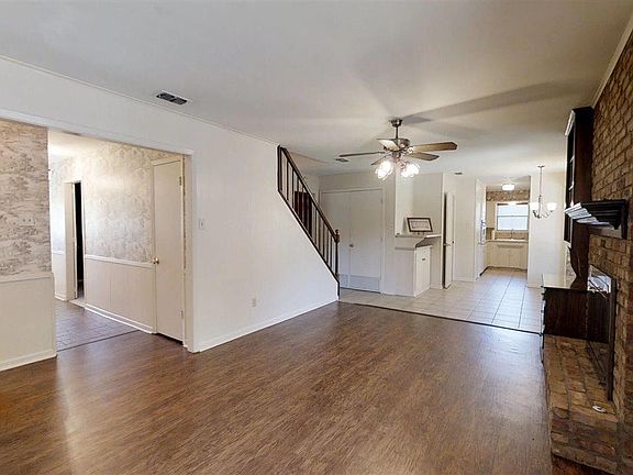 4th image of 2828 Roanoke Ln