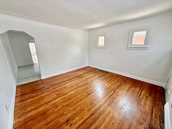 Family room w/ fresh paint & hardwood floors