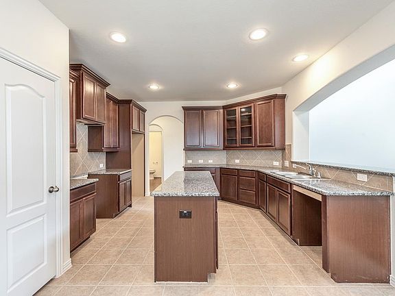 4th image of 2826 Park Villa Dr