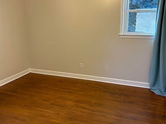 5th image of 2109 Eaton Cir
