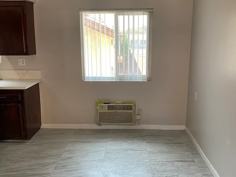 7717 Bright Ave #7 — Photo 8
