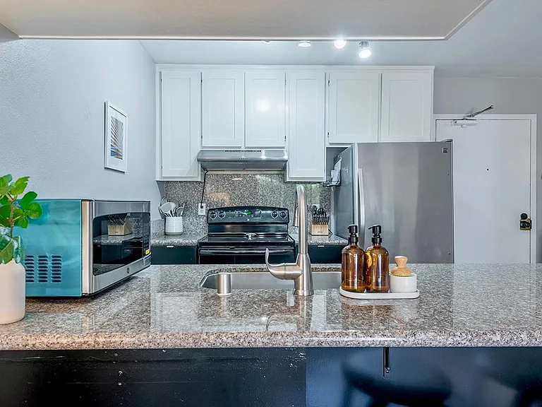 8024 Linda Vista Rd #1F — Photo 25