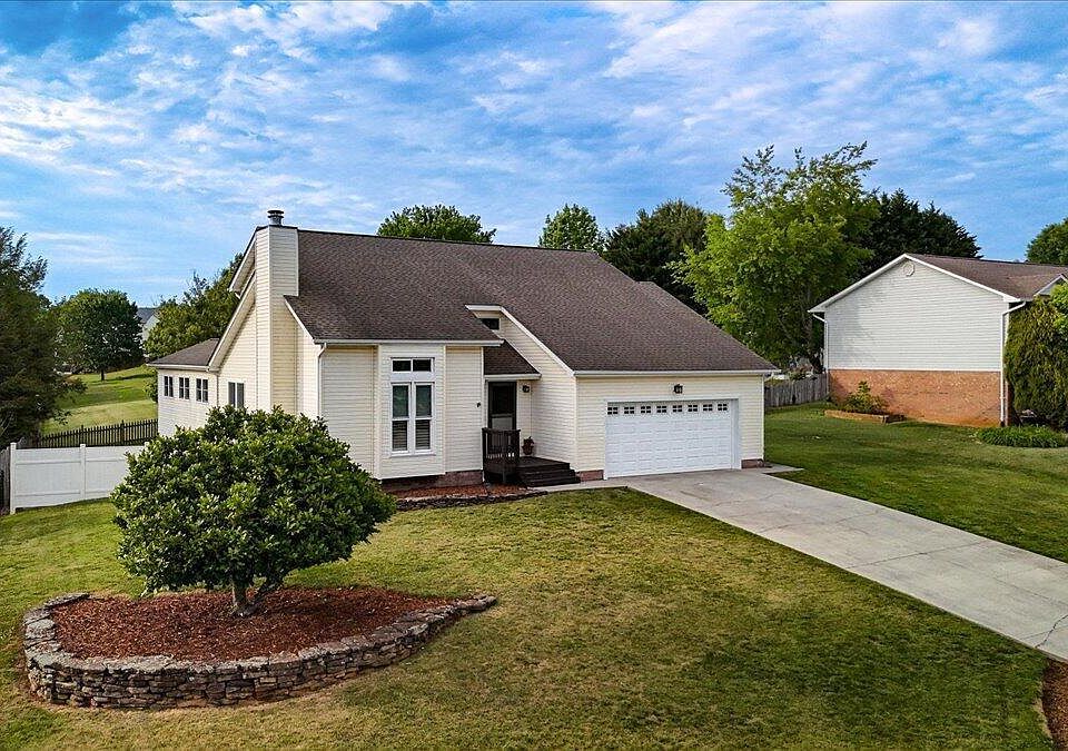 1st image of 116 Lindsay Ln
