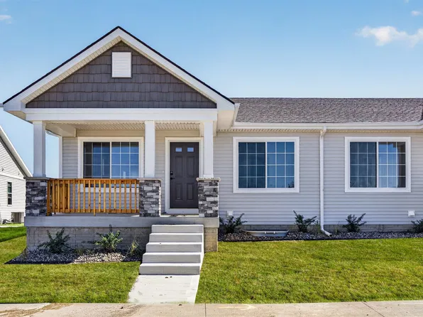 912 Sawgrass Dr, Norwalk, IA 50211