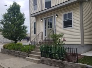 28 Lyon St APT 1, Worcester, MA 01604