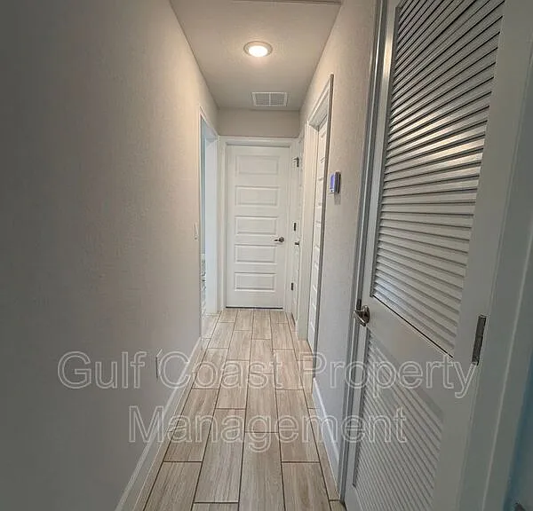 4865 Manila Ave — Photo 16