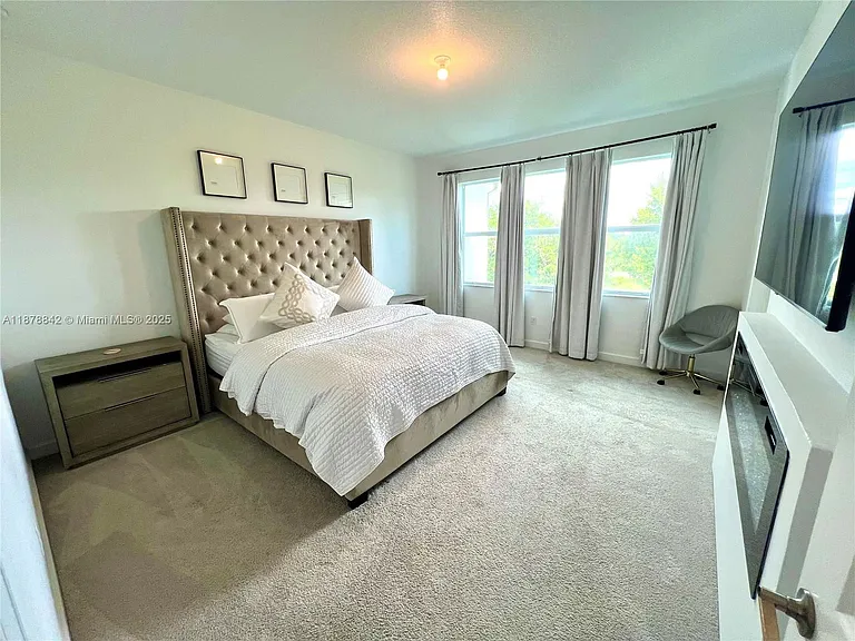 9045 Zevon Ct — Photo 10