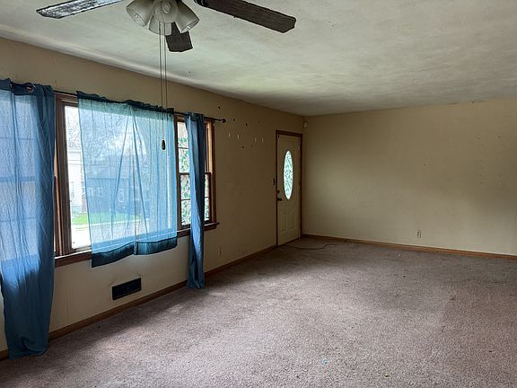 4th image of 216 E Illinois Ave