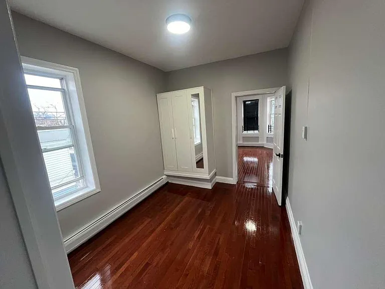 54 Saint Pauls Ave — Photo 15