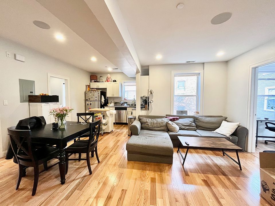 1st image of 721 Parker St #4