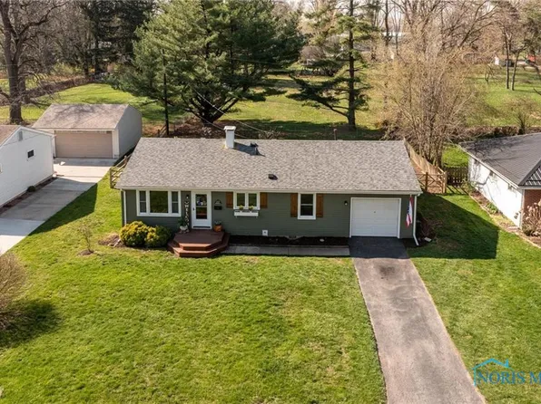 22 S Melody Ln, Waterville, OH 43566