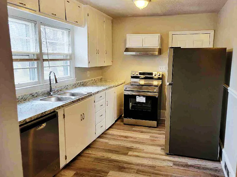 5405 Hilltop Cir — Photo 2