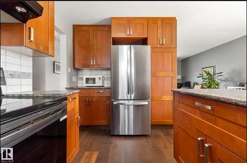 4 bed, 2.0 bath, $2,500 — Photo 2