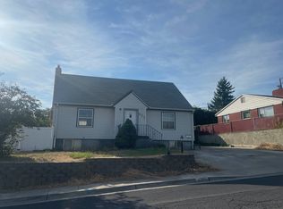 627 NW 9th St, Pendleton, OR 97801