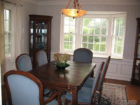 Dining Rm, bay windows 