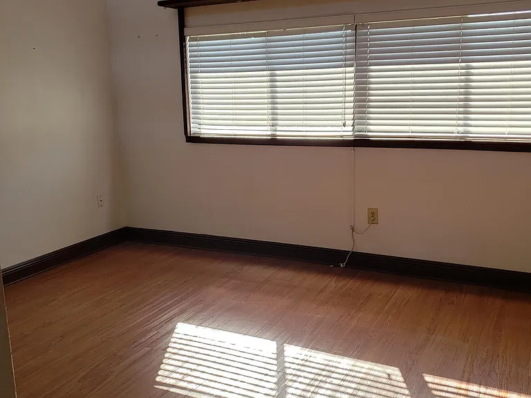 206 Pierce Ave — Photo 3