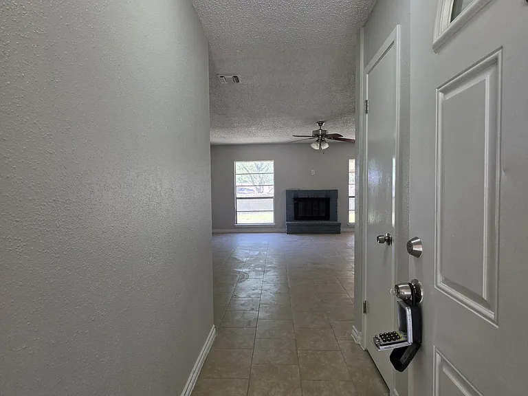 10562 Bounty Dr — Photo 3